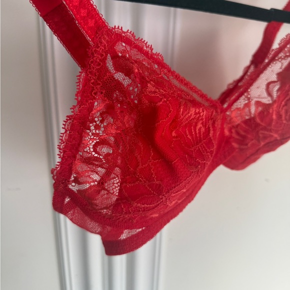 Simone Perele Red Lace Lingerie Set bra 34/36 B and thongs M - Picture 15 of 15